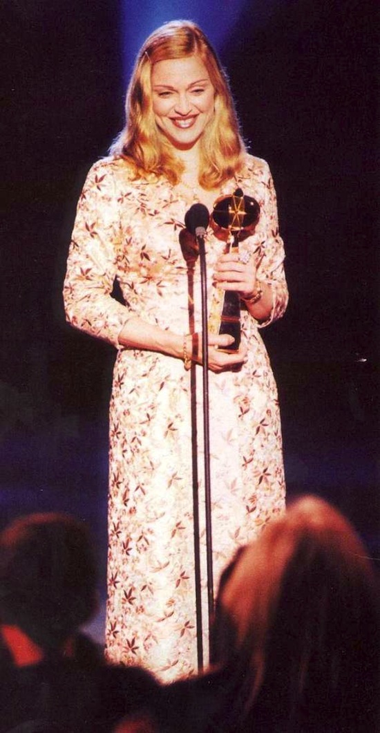 m-billboard-music-awards-96-a