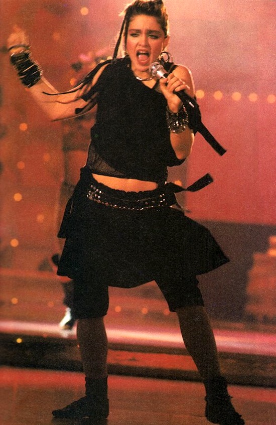 holiday-16-peak-billboard-solid-gold-3