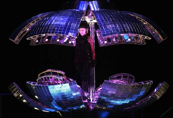 confessions-tour-disco-ball-3