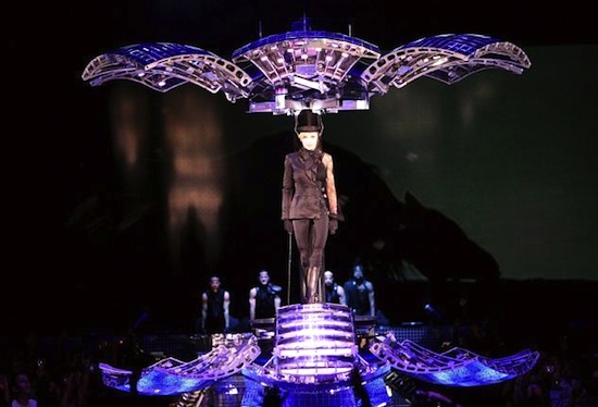 confessions-tour-disco-ball-5